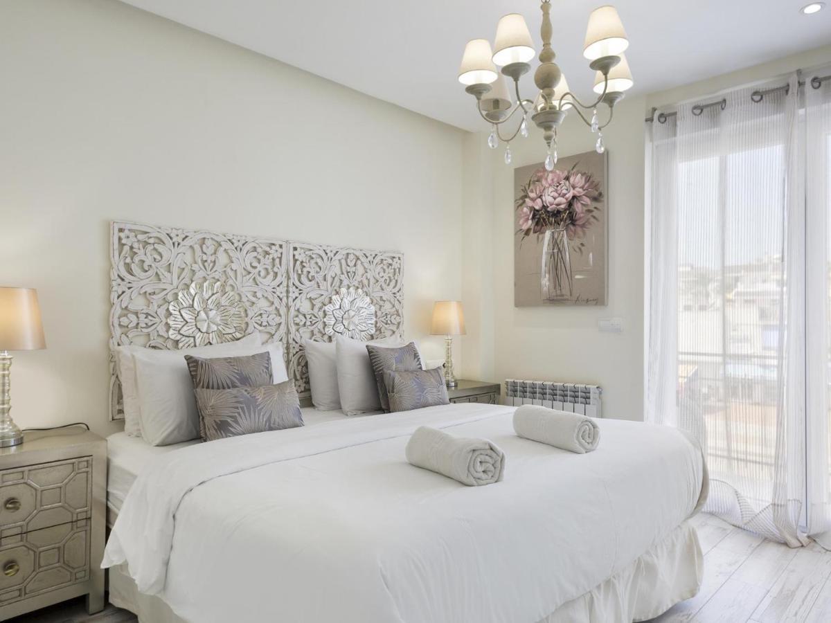 Sitges Spaces Mediterranean Apartments 5 Bedrooms, 4 Bathrooms, 75M2 Terrace, Centre Sitges- Sleeps 11 Exterior foto